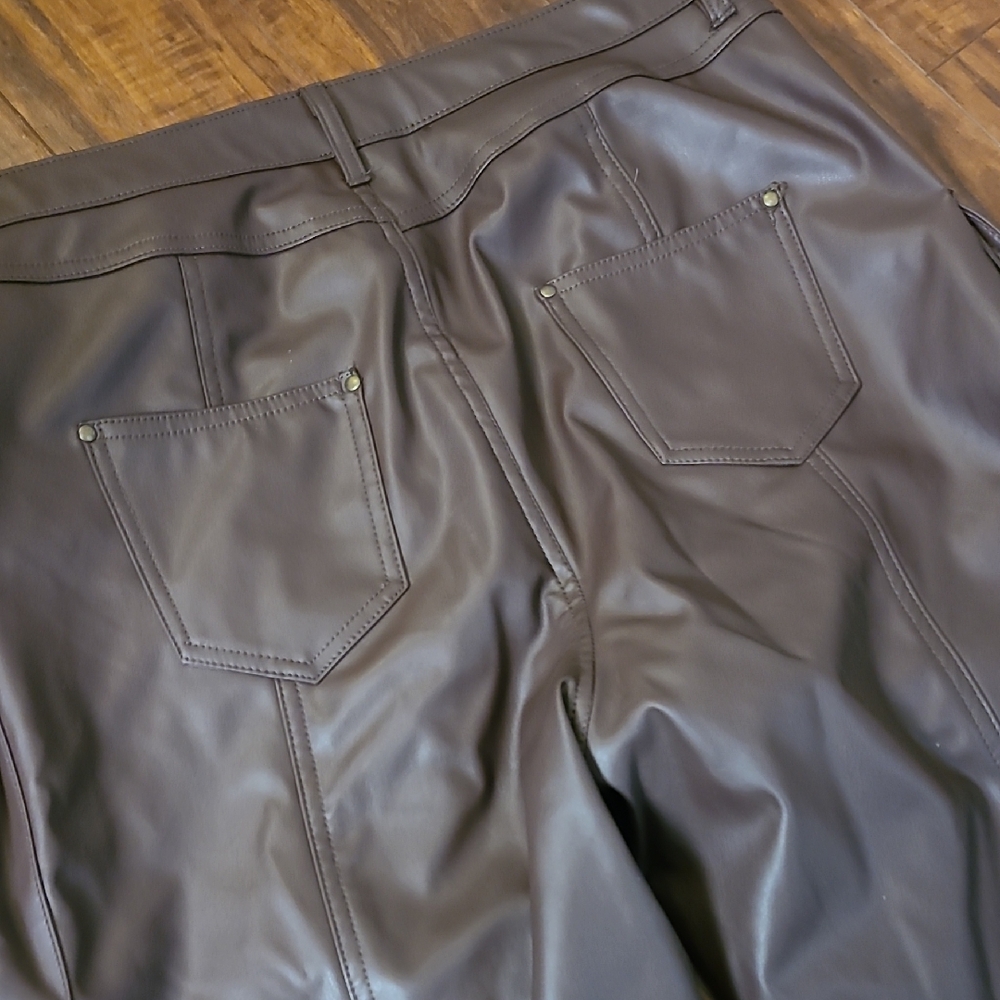 Unisex Brown Cargo Pants - Picture 11 of 13